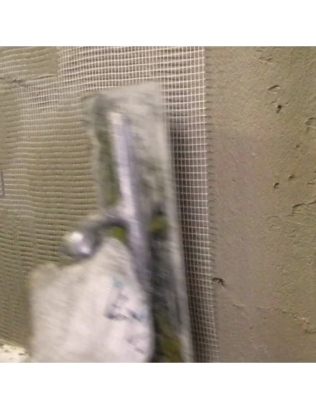 Posa della rete anti fessurazione